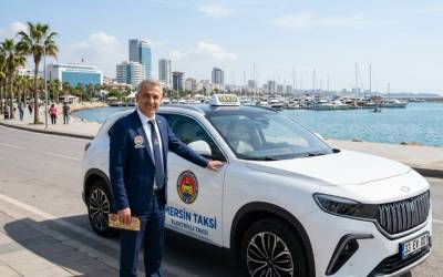 Mersin'e İlk Elektrikli Taksi Geliyor: Başkan Günay'dan Çevreci ve Sosyal Projeler